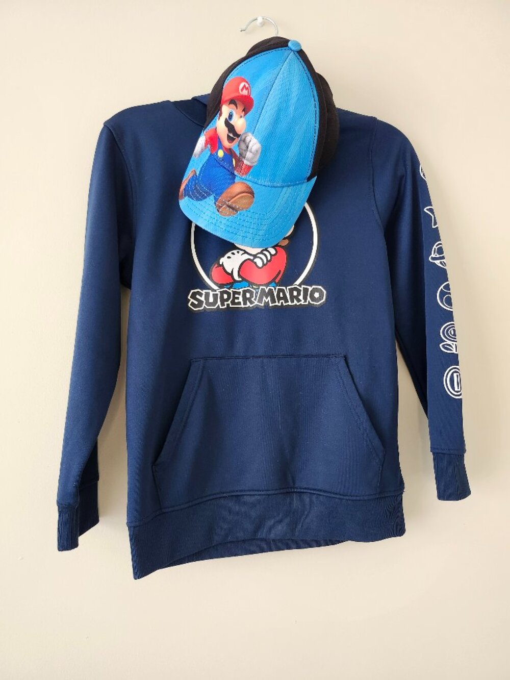 Boy's SuperMario Hooded Sweatshirt Size M and Hat